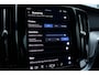 Volvo V60 2.0 T6 Plug-in hybrid AWD Plus Dark | Trekhaak | Premium audio by Harman Kardon | Apple carplay/Android auto | Rondom zichtcamera  | Verwarmbare voorstoelen en achterbank | Verwarmbaar stuurwiel | Verwarmde voorruit |