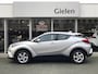 Toyota C-HR 1.2 Turbo Dynamic | Navigatie, Parkeercamera, Lichtmetalen velgen, DAB+, Keyless, Licht + Regensensor