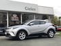 Toyota C-HR 1.2 Turbo Dynamic | Navigatie, Parkeercamera, Lichtmetalen velgen, DAB+, Keyless, Licht + Regensensor