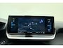 Peugeot e-2008 EV Allure Pack 50 kWh 100% Elektrisch | Camera | Navigatie | Lichtmetalen velgen | Stoelverwarming | Cruise Control | Airco | 3-D Instrumentenpaneel | Dealer onderhouden