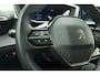 Peugeot e-2008 EV Allure Pack 50 kWh 100% Elektrisch | Camera | Navigatie | Lichtmetalen velgen | Stoelverwarming | Cruise Control | Airco | 3-D Instrumentenpaneel | Dealer onderhouden