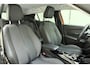 Peugeot e-2008 EV Allure Pack 50 kWh 100% Elektrisch | Camera | Navigatie | Lichtmetalen velgen | Stoelverwarming | Cruise Control | Airco | 3-D Instrumentenpaneel | Dealer onderhouden