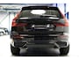 Volvo XC60 2.0 T8 AWD 335kW/456pk Aut8 MJ2026 Plug-in hybrid Ultra Black Edition LUCHTVERING + HARMAN/KARDON + PANORAMADAK + BLIS + STOELMASSAGE + PILOT ASSIST + STOELVERWARMING V&A + ADAPT.CRUISE + STUURVERWARMING + 360 CAMERA + PARKSENSOREN + 21" LM-VELGEN!!