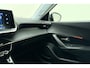 Peugeot 2008 1.2 PureTech Active Pack 100 PK | Handgeschakeld | Trekhaak | Navigatie | Climate Control | Bluetooth | Cruise Control | Licht Metalen Velgen | Stuurwielbediening | 1e eigenaar