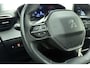 Peugeot 2008 1.2 PureTech Active Pack 100 PK | Handgeschakeld | Trekhaak | Navigatie | Climate Control | Bluetooth | Cruise Control | Licht Metalen Velgen | Stuurwielbediening | 1e eigenaar