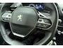 Peugeot 2008 1.2 PureTech Active Pack 100 PK | Handgeschakeld | Trekhaak | Navigatie | Climate Control | Bluetooth | Cruise Control | Licht Metalen Velgen | Stuurwielbediening | 1e eigenaar