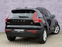 Volvo XC40 1.5 T2 Momentum Core VOORLOOP DE NEGRO | Camera | Parkeersensoren voor + Achter | Navigatie | On Call | Carplay | Regensensor |