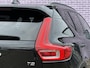 Volvo XC40 1.5 T2 Momentum Core VOORLOOP DE NEGRO | Camera | Parkeersensoren voor + Achter | Navigatie | On Call | Carplay | Regensensor |