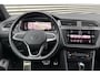 Volkswagen Tiguan 1.5 TSI R-Line Business+ / Facelift Model / Standkachel / Navigatie / Dode Hoek detectie / Electrische trekhaak / Automatisch inparkeren / Keyless Entry & Keyless start / Stoelverwarming voor / Electrisch uitklapbare trekhaak / Digitaal dashboard /