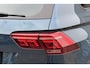 Volkswagen Tiguan 1.5 TSI R-Line Business+ / Facelift Model / Standkachel / Navigatie / Dode Hoek detectie / Electrische trekhaak / Automatisch inparkeren / Keyless Entry & Keyless start / Stoelverwarming voor / Electrisch uitklapbare trekhaak / Digitaal dashboard /
