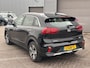 Kia Niro 1.6 GDi Hybrid DynamicLine Trekhaak | Stoelverwarming | Camera | Carplay | 16" Lichtmetaal | Leder/Stof | Adaptieve Cruise | Achteruitrijcamera | Airco (automatisch) | Apple Carplay/Android Auto|telefoonintegratie premium