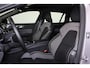 Volvo V60 2.0 T6 Plug-in hybrid AWD Plus Dark - IntelliSafe Assist & Surround - 360º Camera - Harman/Kardon audio - Adaptieve LED koplampen - Verwarmde voorstoelen, stuur - Parkeersensoren voor & achter - Elektr. bedienb. voorstoelen met geheugen - Extra getint glas - Elektr. inklapbare trekhaak - 18' LMV