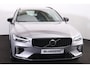 Volvo V60 2.0 T6 Plug-in hybrid AWD Plus Dark - IntelliSafe Assist & Surround - 360º Camera - Harman/Kardon audio - Adaptieve LED koplampen - Verwarmde voorstoelen, stuur - Parkeersensoren voor & achter - Elektr. bedienb. voorstoelen met geheugen - Extra getint glas - Elektr. inklapbare trekhaak - 18' LMV