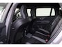 Volvo V60 2.0 T6 Plug-in hybrid AWD Plus Dark - IntelliSafe Assist & Surround - 360º Camera - Harman/Kardon audio - Adaptieve LED koplampen - Verwarmde voorstoelen, stuur - Parkeersensoren voor & achter - Elektr. bedienb. voorstoelen met geheugen - Extra getint glas - Elektr. inklapbare trekhaak - 18' LMV