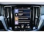 Volvo V60 T4 R-Design - Panorama/schuifdak - IntelliSafe Assist & Surround - Camera achter - DAB+ - Harman/Kardon audio - Adaptieve LED koplampen - Verwarmde voorstoelen, stuur & achterbank - Parkeersensoren voor & achter - Harmon Kardon Audio - Voorruitverwarming - Extra getint glas - Elektr. inklapbare trekhaak - 19' LMV