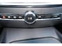 Volvo V60 T4 R-Design - Panorama/schuifdak - IntelliSafe Assist & Surround - Camera achter - DAB+ - Harman/Kardon audio - Adaptieve LED koplampen - Verwarmde voorstoelen, stuur & achterbank - Parkeersensoren voor & achter - Harmon Kardon Audio - Voorruitverwarming - Extra getint glas - Elektr. inklapbare trekhaak - 19' LMV