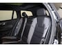 Volvo V60 T4 R-Design - Panorama/schuifdak - IntelliSafe Assist & Surround - Camera achter - DAB+ - Harman/Kardon audio - Adaptieve LED koplampen - Verwarmde voorstoelen, stuur & achterbank - Parkeersensoren voor & achter - Harmon Kardon Audio - Voorruitverwarming - Extra getint glas - Elektr. inklapbare trekhaak - 19' LMV