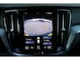 Volvo V60 T4 R-Design - Panorama/schuifdak - IntelliSafe Assist & Surround - Camera achter - DAB+ - Harman/Kardon audio - Adaptieve LED koplampen - Verwarmde voorstoelen, stuur & achterbank - Parkeersensoren voor & achter - Harmon Kardon Audio - Voorruitverwarming - Extra getint glas - Elektr. inklapbare trekhaak - 19' LMV