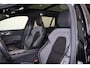 Volvo V60 T4 R-Design - Panorama/schuifdak - IntelliSafe Assist & Surround - Camera achter - DAB+ - Harman/Kardon audio - Adaptieve LED koplampen - Verwarmde voorstoelen, stuur & achterbank - Parkeersensoren voor & achter - Harmon Kardon Audio - Voorruitverwarming - Extra getint glas - Elektr. inklapbare trekhaak - 19' LMV