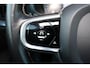 Volvo V60 T4 R-Design - Panorama/schuifdak - IntelliSafe Assist & Surround - Camera achter - DAB+ - Harman/Kardon audio - Adaptieve LED koplampen - Verwarmde voorstoelen, stuur & achterbank - Parkeersensoren voor & achter - Harmon Kardon Audio - Voorruitverwarming - Extra getint glas - Elektr. inklapbare trekhaak - 19' LMV
