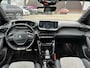 Peugeot e-208 EV GT 350 50 kWh VAN: 17.900,- VOOR: 15.877,- UW EINDEJAARSVOORDEEL: 2.023,- EURO | 3-fase laden | SOH 88% | Panoramadak | Adaptieve cruise control | Virtual cockpit | Stoelverwarming | Full options