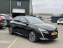 Peugeot e-208 EV GT 350 50 kWh VAN: 17.900,- VOOR: 15.877,- UW EINDEJAARSVOORDEEL: 2.023,- EURO | 3-fase laden | SOH 88% | Panoramadak | Adaptieve cruise control | Virtual cockpit | Stoelverwarming | Full options