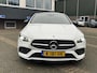 Mercedes-Benz CLA 200 Business Solution AMG VAN: €34.900,- | VOOR: €31.877,- | UW E INDEJAARSVOORDEEL: €3.023,- l 1e eigenaar | NL Auto  Panoramadak | Sfeerverlichting | Elektrische stoelen met geheugen | Camera | Apple CarPlay | Rijklaar geleverd met 12 maanden BOVAG-garantie