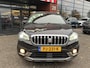 Suzuki S-Cross 1.0 Boosterjet Rhino // CAMERA // CLIMA // CRUISE // NAVI // TREKHAAK // APPLE CARPLAY - ANDROID AUTO // STOELVERWARMING //