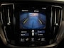 Volvo V60 2.0 T5 R-Design | Trekhaak | Panoramadak | Head-Up Display | Harman / Kardon | CarPlay | 19" | Styling Kit | Stoelverwarming |