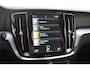 Volvo V60 T5 250PK Momentum / Navigatie / Achteruitrijcamera / Climate Control / Trekhaak, Parkeersensoren / 18'' LM Velgen /