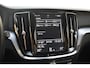 Volvo V60 T5 250PK Momentum / Navigatie / Achteruitrijcamera / Climate Control / Trekhaak, Parkeersensoren / 18'' LM Velgen /