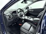 Hyundai Kona Electric EV PREMIUM 64 kWh | TREKHAAK | WARMTEPOMP | 3 FASE | LEDER | NAVI | CLIMA | CRUISE | CAMERA | APPLE CAR PLAY & ANDROID AUTO | STUUR- & STOELVERWARMING | 16'' LM VELGEN | PDC | PRIVACY GLASS |