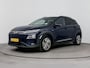 Hyundai Kona Electric EV PREMIUM 64 kWh | TREKHAAK | WARMTEPOMP | 3 FASE | LEDER | NAVI | CLIMA | CRUISE | CAMERA | APPLE CAR PLAY & ANDROID AUTO | STUUR- & STOELVERWARMING | 16'' LM VELGEN | PDC | PRIVACY GLASS |
