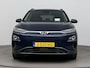 Hyundai Kona Electric EV PREMIUM 64 kWh | TREKHAAK | WARMTEPOMP | 3 FASE | LEDER | NAVI | CLIMA | CRUISE | CAMERA | APPLE CAR PLAY & ANDROID AUTO | STUUR- & STOELVERWARMING | 16'' LM VELGEN | PDC | PRIVACY GLASS |