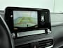 Hyundai Kona Electric EV PREMIUM 64 kWh | TREKHAAK | WARMTEPOMP | 3 FASE | LEDER | NAVI | CLIMA | CRUISE | CAMERA | APPLE CAR PLAY & ANDROID AUTO | STUUR- & STOELVERWARMING | 16'' LM VELGEN | PDC | PRIVACY GLASS |
