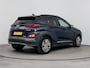 Hyundai Kona Electric EV PREMIUM 64 kWh | TREKHAAK | WARMTEPOMP | 3 FASE | LEDER | NAVI | CLIMA | CRUISE | CAMERA | APPLE CAR PLAY & ANDROID AUTO | STUUR- & STOELVERWARMING | 16'' LM VELGEN | PDC | PRIVACY GLASS |