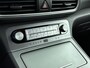 Hyundai Kona Electric EV PREMIUM 64 kWh | TREKHAAK | WARMTEPOMP | 3 FASE | LEDER | NAVI | CLIMA | CRUISE | CAMERA | APPLE CAR PLAY & ANDROID AUTO | STUUR- & STOELVERWARMING | 16'' LM VELGEN | PDC | PRIVACY GLASS |
