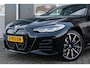 BMW i4 EDrive35 70 kWh M-Sport | Fabrieksgarantie & Schuif-/kanteldak | Nette en complete Nederlandse I4 (BTW auto)