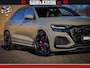 Audi RS Q8 RSQ8 600PK 4.0 TFSI | MATT OLIVE GREEN | QUATTRO | MEGA VOLLE RSQ8 | BANG & OLUFSEN | HUD | 4 WIELBESTURING | 23 INCH AUDI SPORT WHEELS | RS BEKLEDING ZWART | PANO | SOFTCLOSE | De Lamborghini Urus en Audi RS Q8 zijn beide supersnelle SUV's met dezelfde basis (4.0L V8 twin-turbo motor van de VW Group)