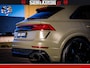 Audi RS Q8 RSQ8 600PK 4.0 TFSI | MATT OLIVE GREEN | QUATTRO | MEGA VOLLE RSQ8 | BANG & OLUFSEN | HUD | 4 WIELBESTURING | 23 INCH AUDI SPORT WHEELS | RS BEKLEDING ZWART | PANO | SOFTCLOSE | De Lamborghini Urus en Audi RS Q8 zijn beide supersnelle SUV's met dezelfde basis (4.0L V8 twin-turbo motor van de VW Group)