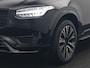 Volvo XC90 T8 Recharge AWD Plus Dark LONG RANGE 7 Persoons Plug In Hybrid 456pk Dealer O.H. PHEV | Trekhaak Af Fabriek | Panodak | Adaptive Cruise | Camera | Harman & Kardon | Lederen Sportstoelen Memory & Verwarmd | Stuur Verwarmd | Google Assistent | Apple Carplay | Keyless | DAB