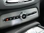 Volvo XC90 T8 Recharge AWD Plus Dark LONG RANGE 7 Persoons Plug In Hybrid 456pk Dealer O.H. PHEV | Trekhaak Af Fabriek | Panodak | Adaptive Cruise | Camera | Harman & Kardon | Lederen Sportstoelen Memory & Verwarmd | Stuur Verwarmd | Google Assistent | Apple Carplay | Keyless | DAB