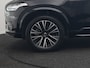 Volvo XC90 T8 Recharge AWD Plus Dark LONG RANGE 7 Persoons Plug In Hybrid 456pk Dealer O.H. PHEV | Trekhaak Af Fabriek | Panodak | Adaptive Cruise | Camera | Harman & Kardon | Lederen Sportstoelen Memory & Verwarmd | Stuur Verwarmd | Google Assistent | Apple Carplay | Keyless | DAB