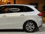 Mercedes-Benz B-klasse 180 Business Solution NAP Garantie Carplay Camera Elek. Achterklep Led Cruise Clima Navi Rijklaar