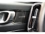 Volvo XC40 P8 Recharge AWD R-Design 78kWh 3-Fase [ Harman/Kardon Stuur-&Stoelverwarming Navi Camera Apple/Android ]