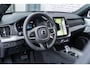 Volvo XC90 2.0 T8 Plug-in hybrid AWD Ultra Dark Exec. Ed. | Executive Edition | Bowers & Wilkins Audio | Luchtvering | Massage & Ventilatie voorstoelen | Gelamineerd Glas | Getint Glas | HeadUp Display | 22" Wielen | Keyless Entry |