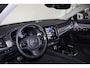 Volvo S90 T8 AWD Ultra Bright - Schuif/kanteldak - IntelliSafe Assist & Surround - 360º Camera - Bowers & Wilkins audio - Adaptieve LED koplampen - Verwarmde voorstoelen, stuur & achterbank - Parkeersensoren voor & achter - Elektr. bedienb. voorstoelen met geheugen - Extra getint glas - 19' LMV