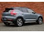 Volvo XC40 Recharge P8 AWD R-Design Adaptieve Cruise Control, Pilot Assist, Harman/Kardon Audiosysteem, Dodehoekherkenning, Panoramisch schuif-/kanteldak, Trekhaak Semi-Elektrisch, Warmtepomp, Styling Kit, 20" Lichtmetalen velgen, Stoelverwarming, Stuurwielverwarming,