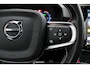 Volvo XC40 Recharge P8 AWD R-Design Adaptieve Cruise Control, Pilot Assist, Harman/Kardon Audiosysteem, Dodehoekherkenning, Panoramisch schuif-/kanteldak, Trekhaak Semi-Elektrisch, Warmtepomp, Styling Kit, 20" Lichtmetalen velgen, Stoelverwarming, Stuurwielverwarming,
