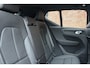Volvo XC40 Recharge P8 AWD R-Design Adaptieve Cruise Control, Pilot Assist, Harman/Kardon Audiosysteem, Dodehoekherkenning, Panoramisch schuif-/kanteldak, Trekhaak Semi-Elektrisch, Warmtepomp, Styling Kit, 20" Lichtmetalen velgen, Stoelverwarming, Stuurwielverwarming,